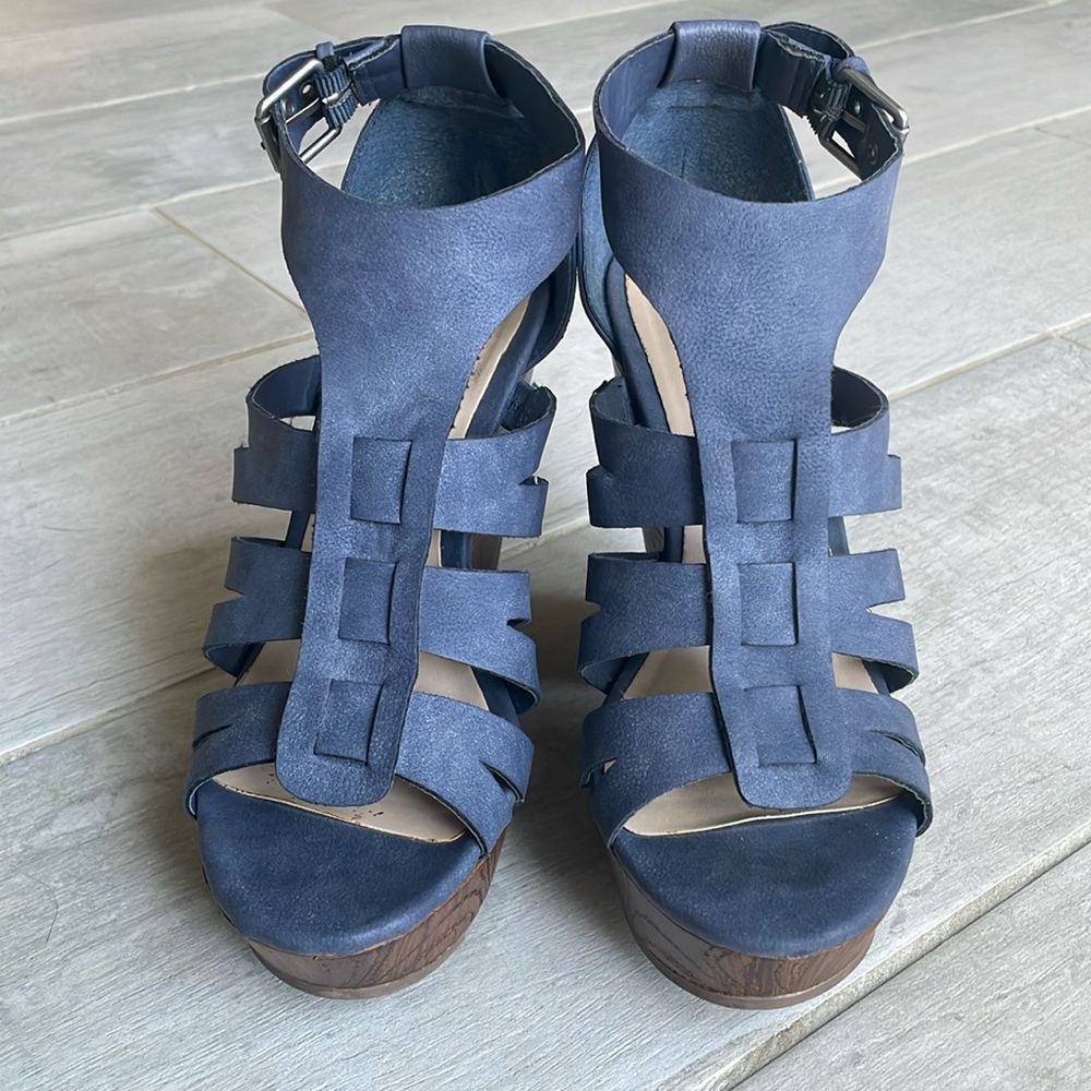 Woman’s 6 Guess Open Toe Y2K Style Chucky Heal